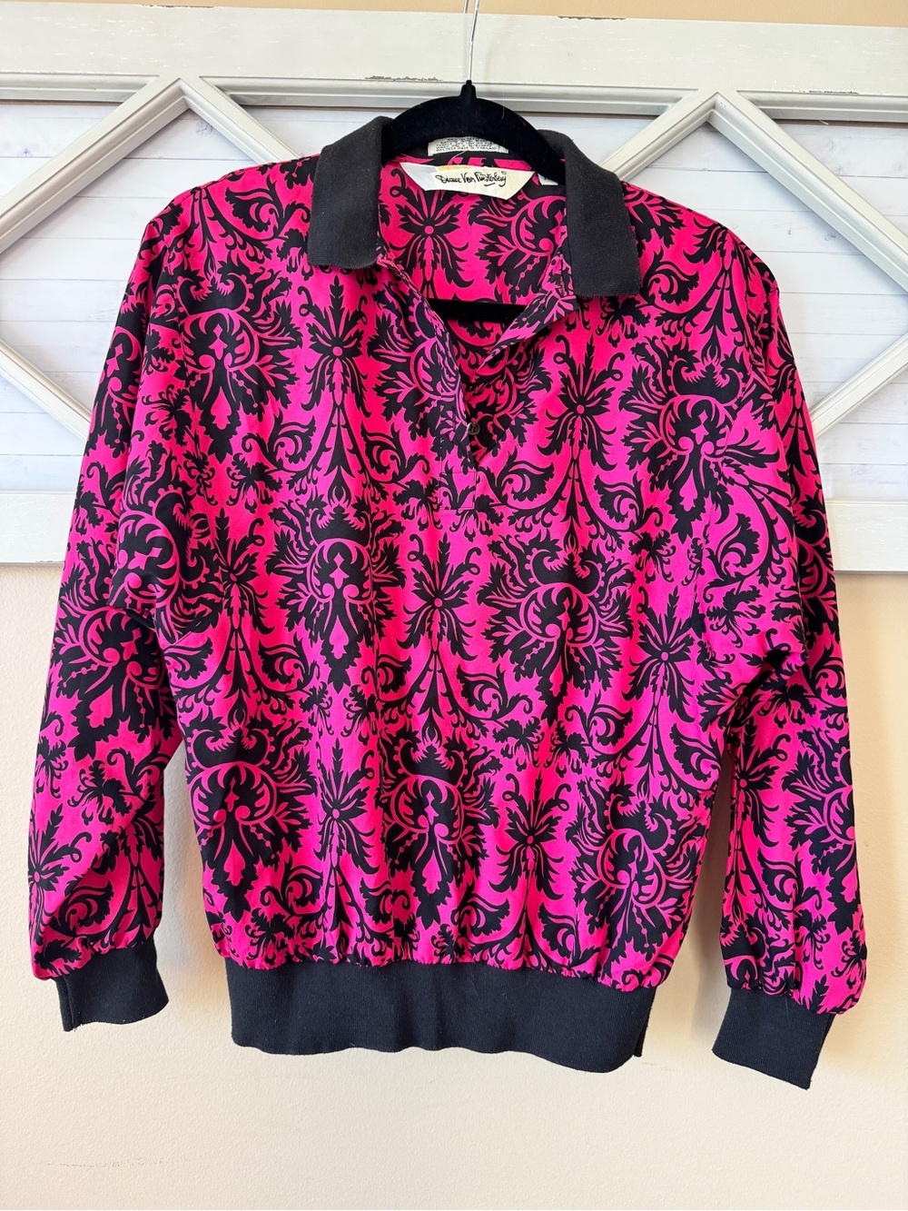 Diane Von Furstenberg Vintage Floral Blouse Top Pink Black Women’s Sz 10 flaw